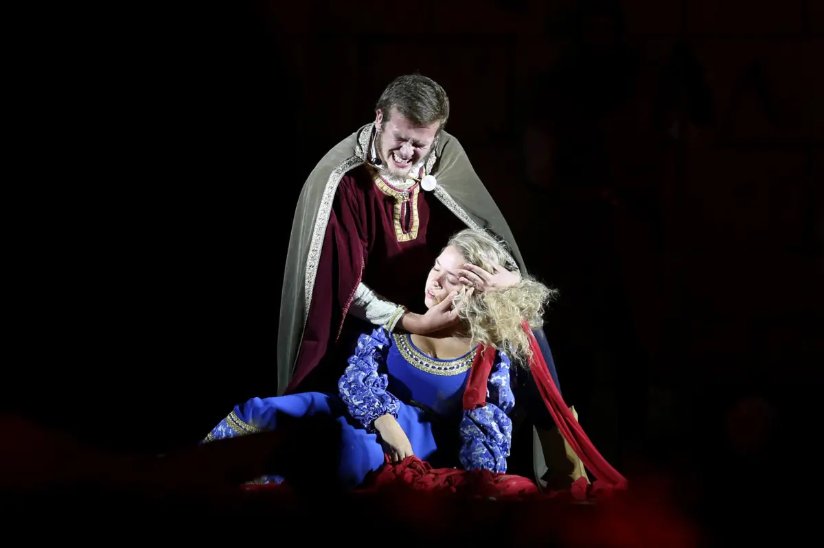 Ator profissional formou-se em teatro na Universidade de Trás-os-Mintes e Alto Douro