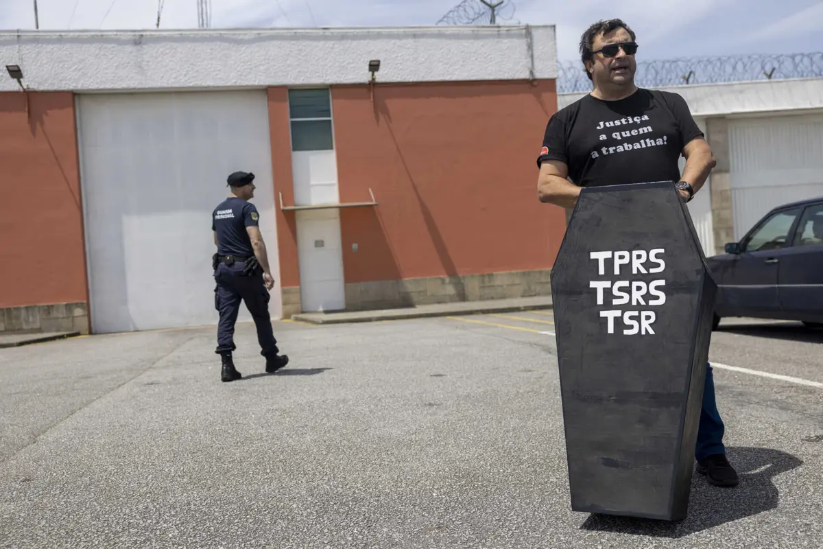 Greve começou a 27 de maio