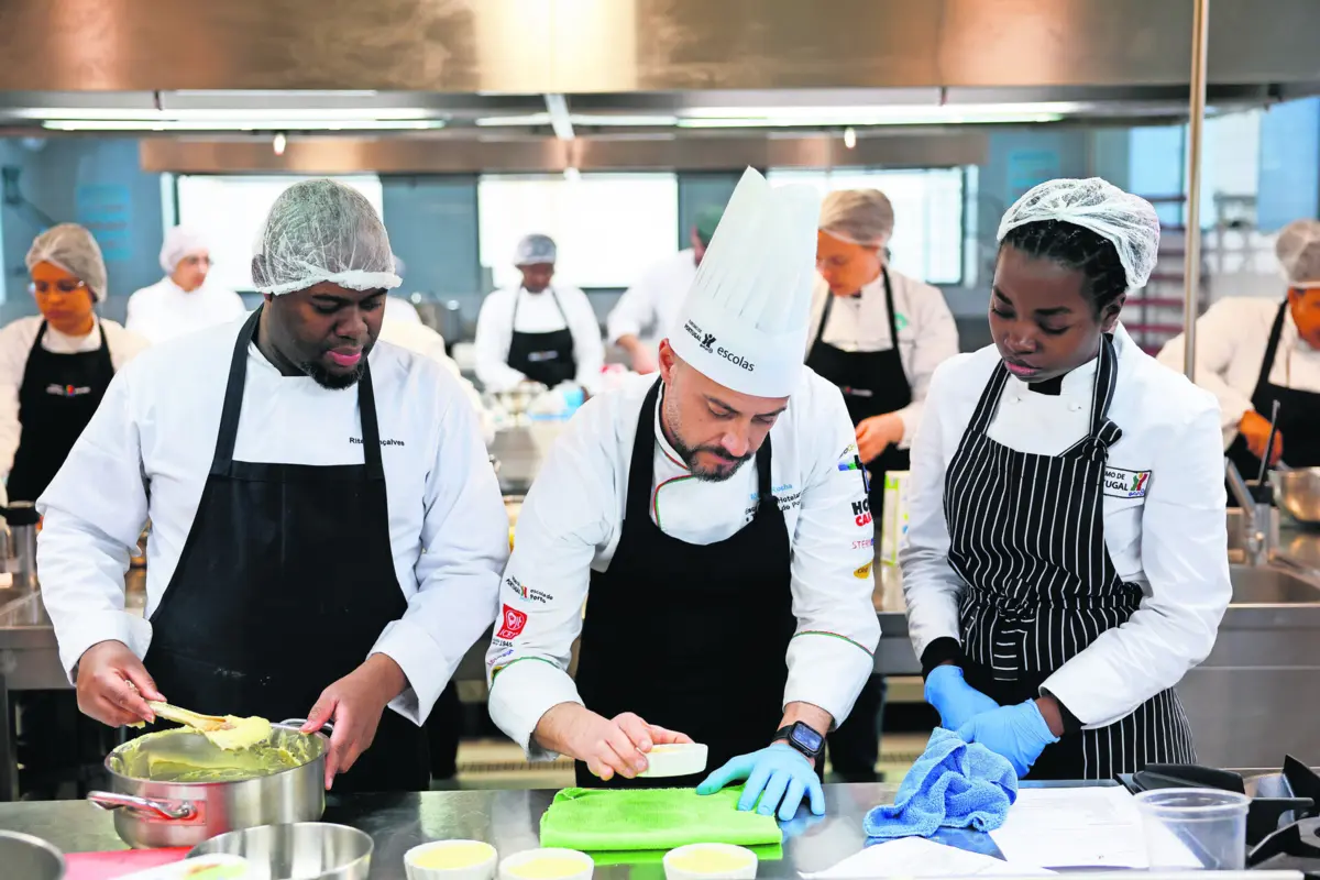 O turismo é um dos setores que dependem da mão de obra estrangeira para manter os níveis de serviço