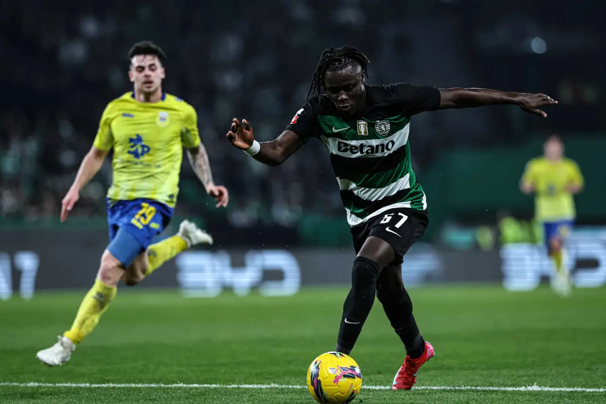 Geovany Quenda, 17 anos, fica mais uma época em Alvalade e depois segue para a Premier League