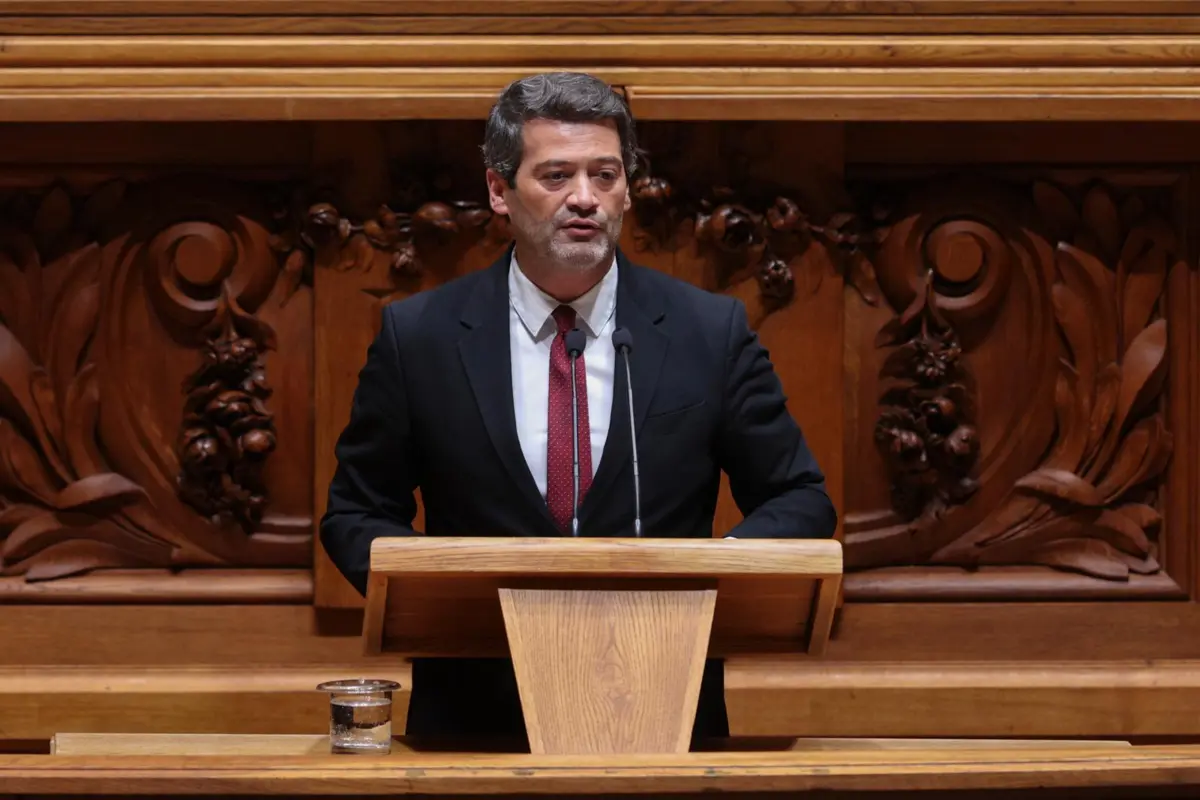 Imagem de contexto do artigo Cartazes de Ventura motivam chuva de queixas