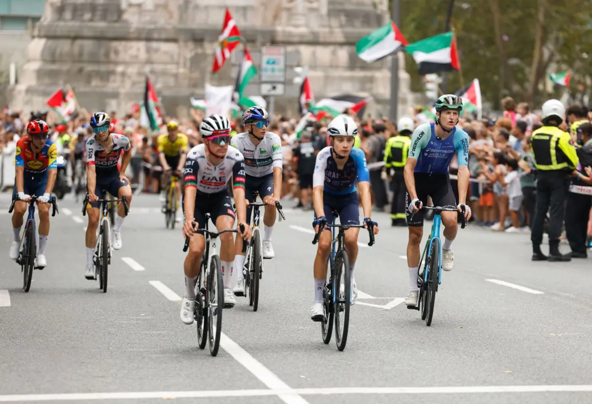 João Almeida após o final da etapa