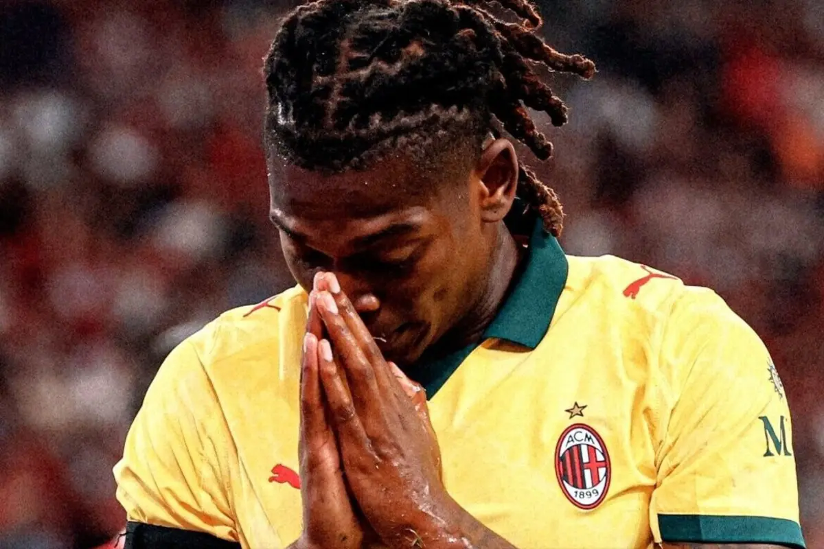 Rafael Leão abriu o marcador no particular entre AC Milan e Liverpool