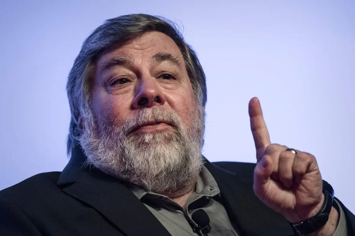 Steve Wozniak fundou a empresa Apple juntamente com Steve Jobs