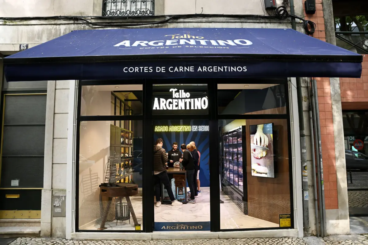 A loja fica no bairro lisboeta de Campo de Ourique.