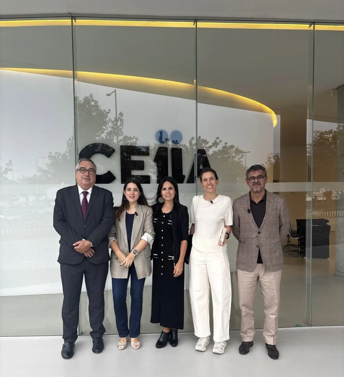 Jaime Quesado (à esquerda) com alguns dos seus convidados na sessão que ocorreu no CEIIA, em Matosinhos