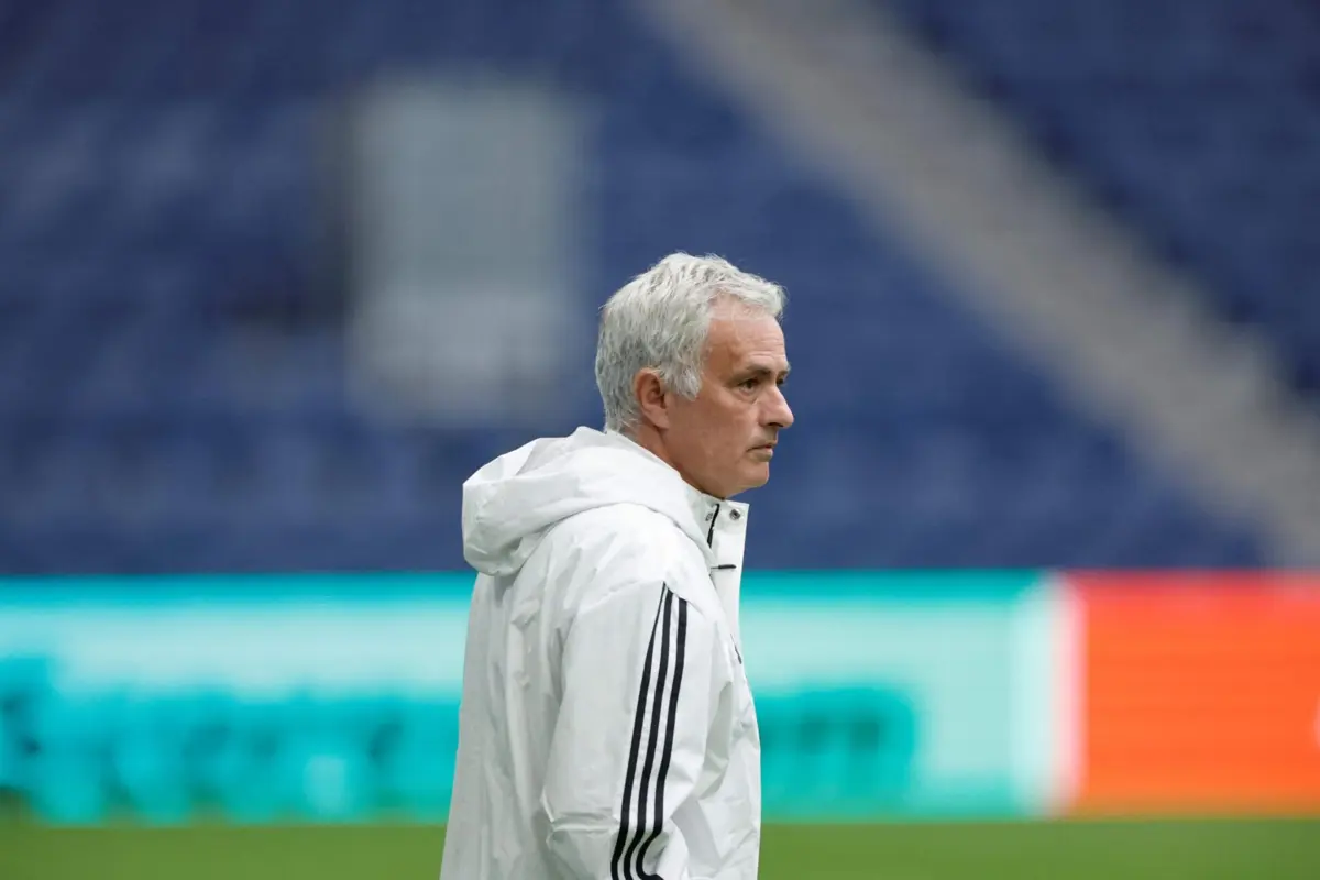 "Já tive oportunidade de ver outro ângulo do lance que me pareceu penálti e não se confirma", afirmou