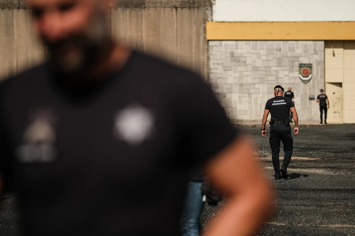 Guarda prisional foi ao hospital e está de baixa médica