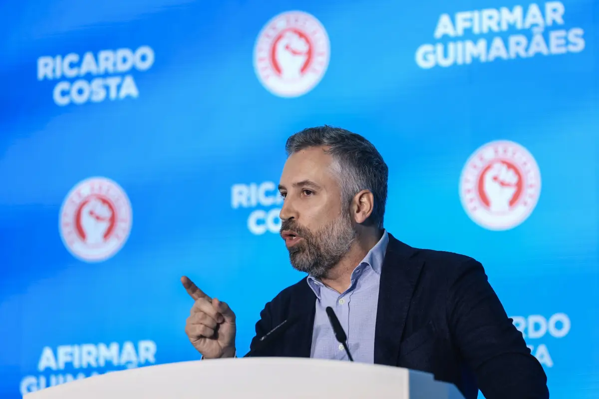 O secretário-geral do Partido Socialista (PS) discursa durante a apresentação da candidatura de Ricardo Costa à Câmara Municipal de Guimarães, na Penha