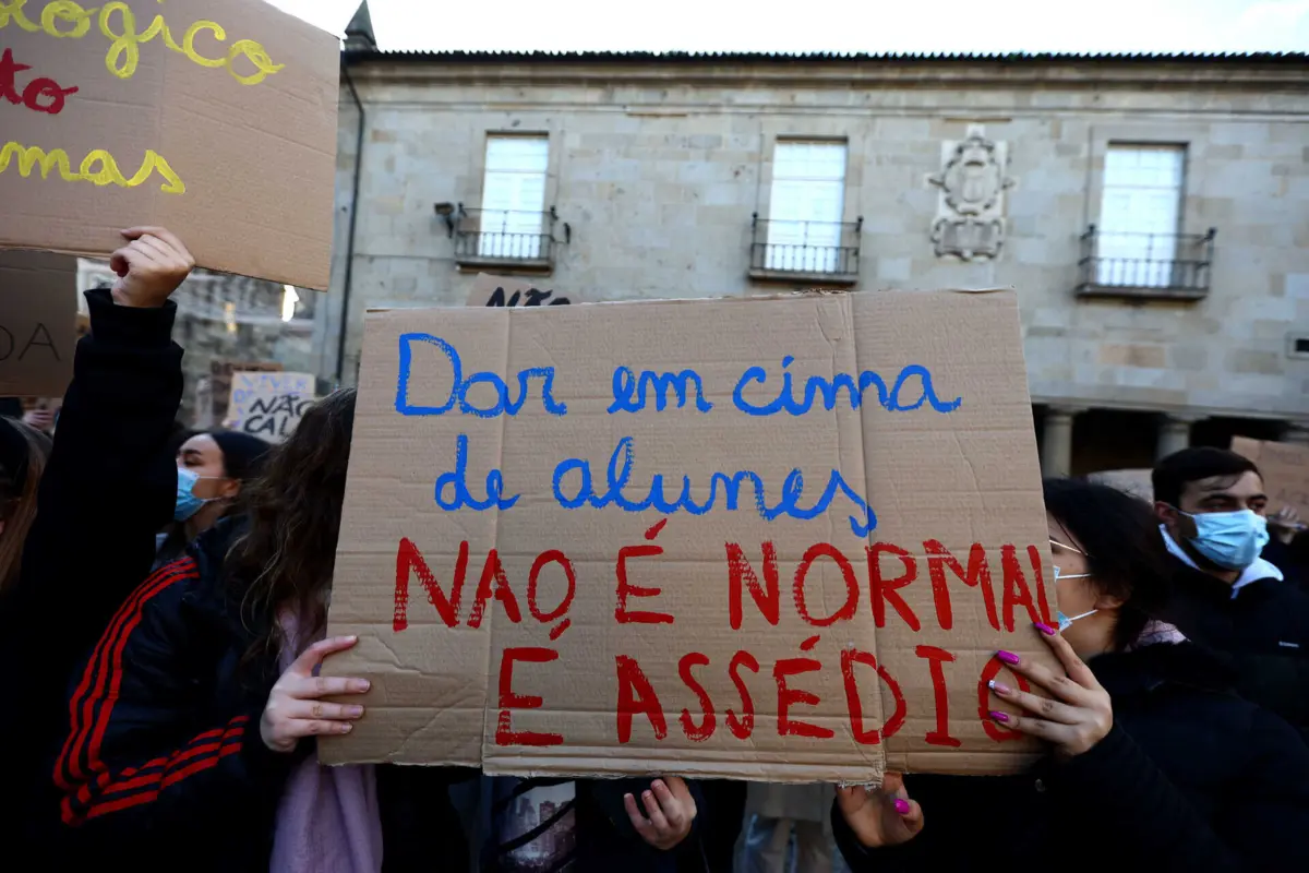 Os estudantes referem que "o assédio na academia é generalizado"