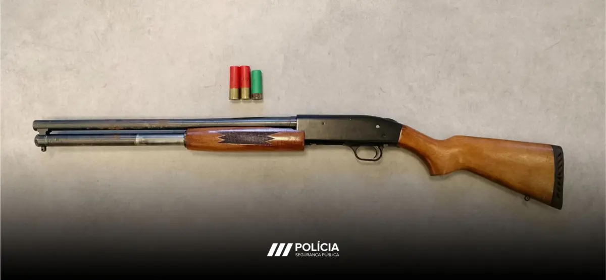 Caçadeira encontrada em imóvel municipal de Lisboa