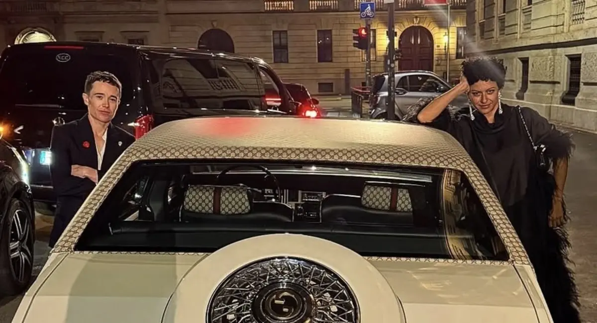 Elliott Page e Julia Shiplett encantaram no evento da Gucci em Milão como casal