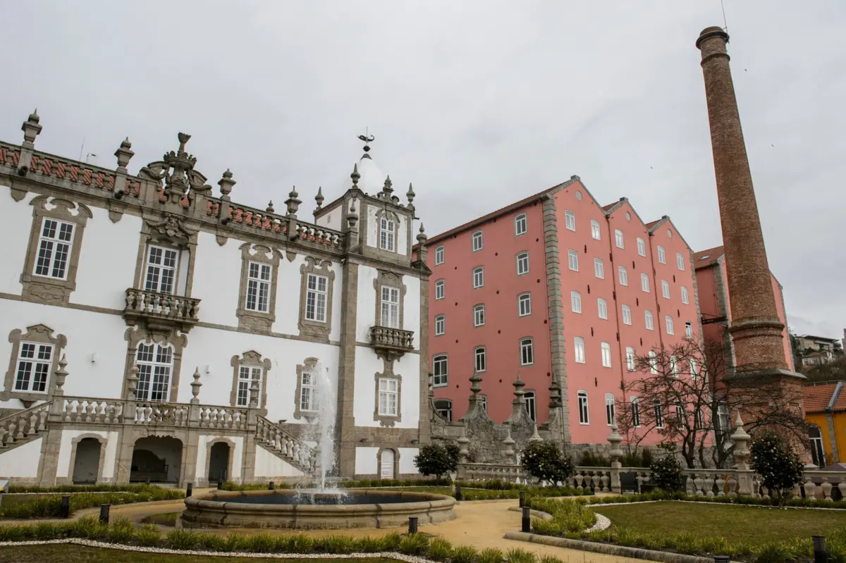Vítima foi abordada junto ao Palácio do Freixo