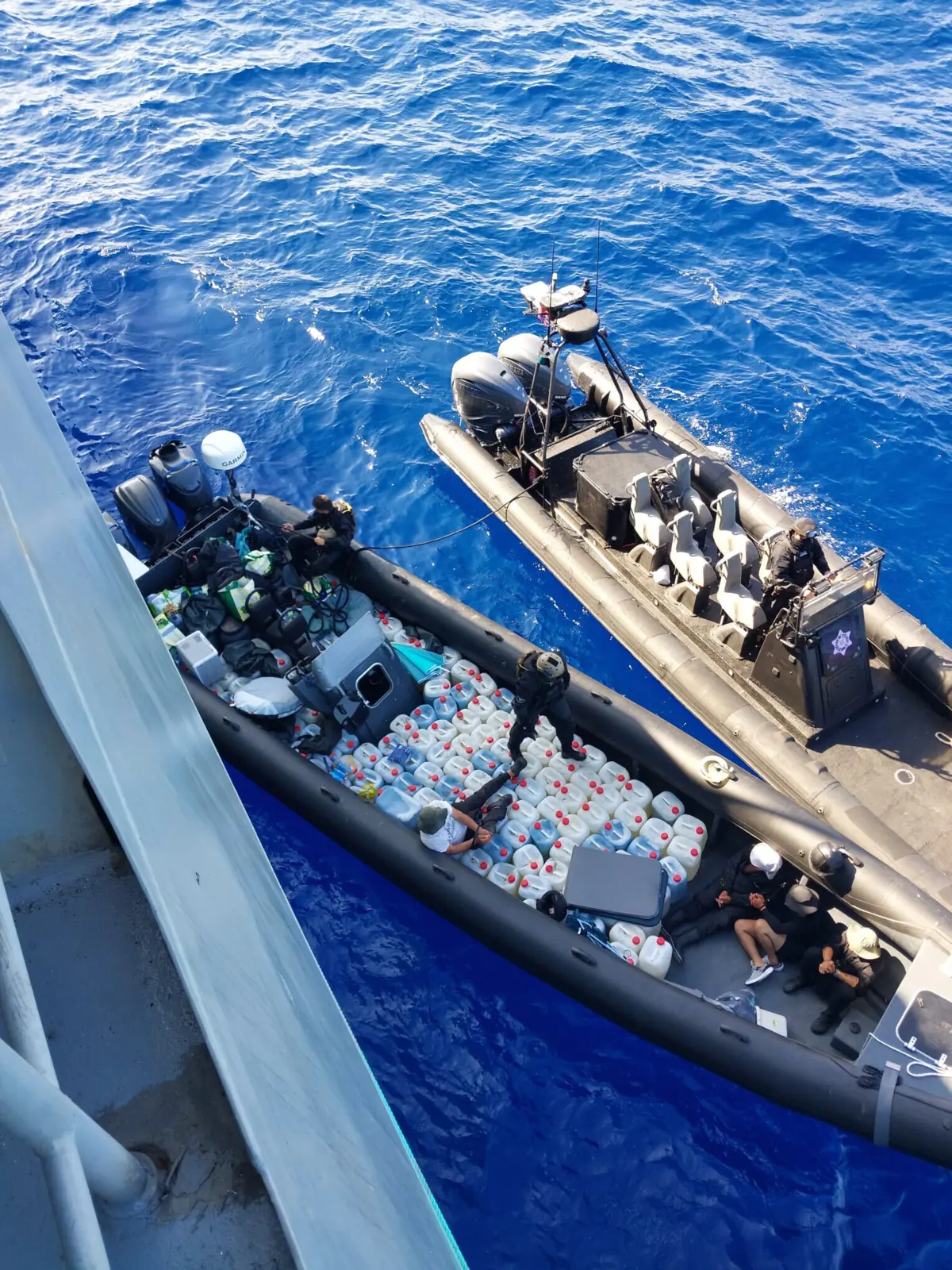 Autoridades apreenderam a sul de Portugal três embarcações rápidas e identificou 11 homens