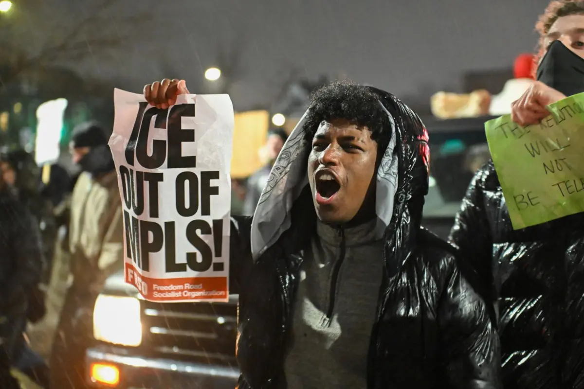 Protestos em Minneapolis após morte de mulher por agentes federais