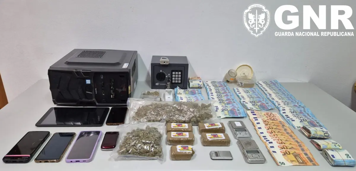 GNR apreendeu droga e dinheiro, em Mira e Cantanhede