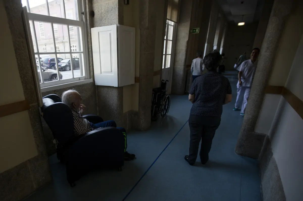 Os peticionários apelam também ao efetivo cumprimento pelos serviços e unidades de saúde do direito ao acompanhamento consagrado na lei portuguesa