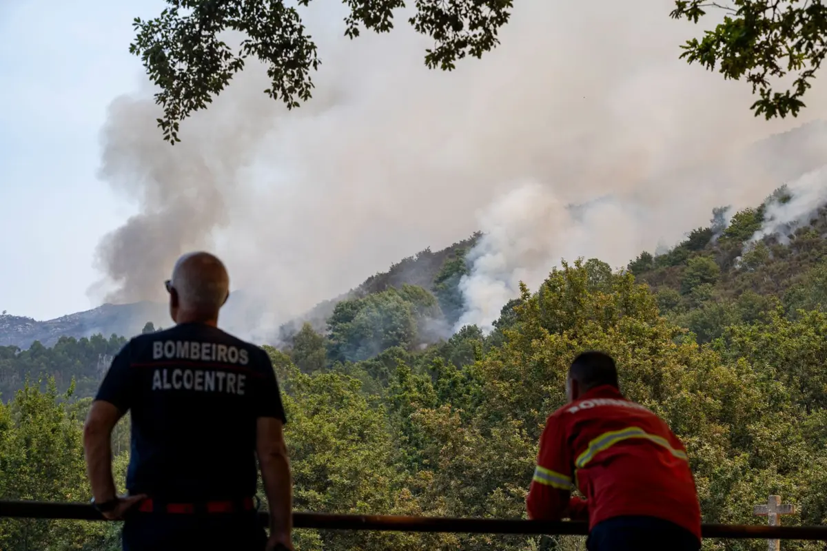 Fogo visto da capela de São João em Facha