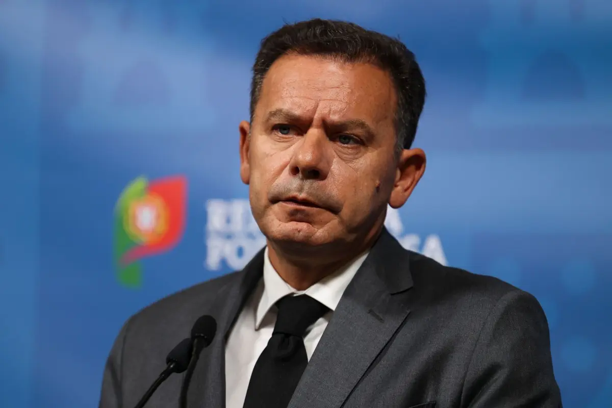 Primeiro-ministro vai ao parlamento após críticas sobre coordenação do combate aos fogos