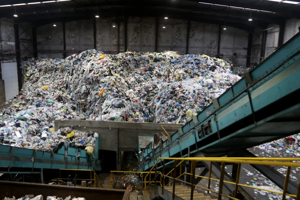 A receita - que advém em 70% da venda de energia - caiu e os cerca de 50 milhões de euros não foram suficientes para pagar as despesas