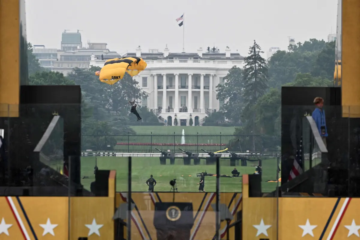 Imagem de contexto do artigo Parada militar no aniversário de Trump em Washington. Protestos em todo o país