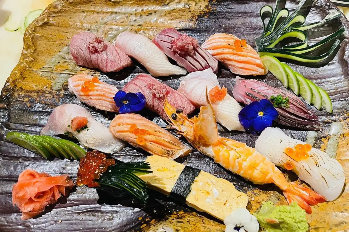 O restaurante Tomo, no centro de Algés.