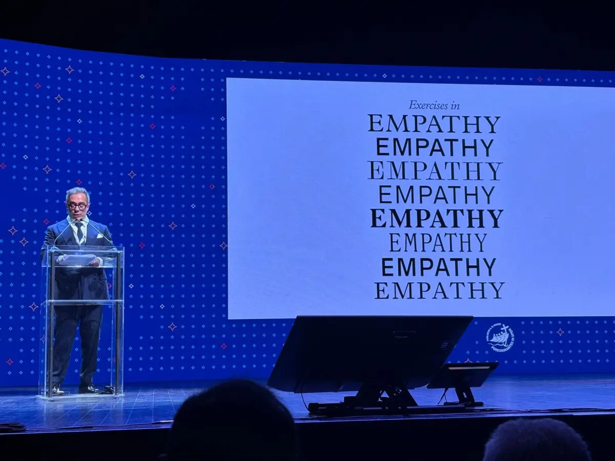 "O que propomos nesta Trienal é uma exposição, espalhada pelo mundo, que reunirá artistas que falam diferentes línguas", revela Nuno Crespo