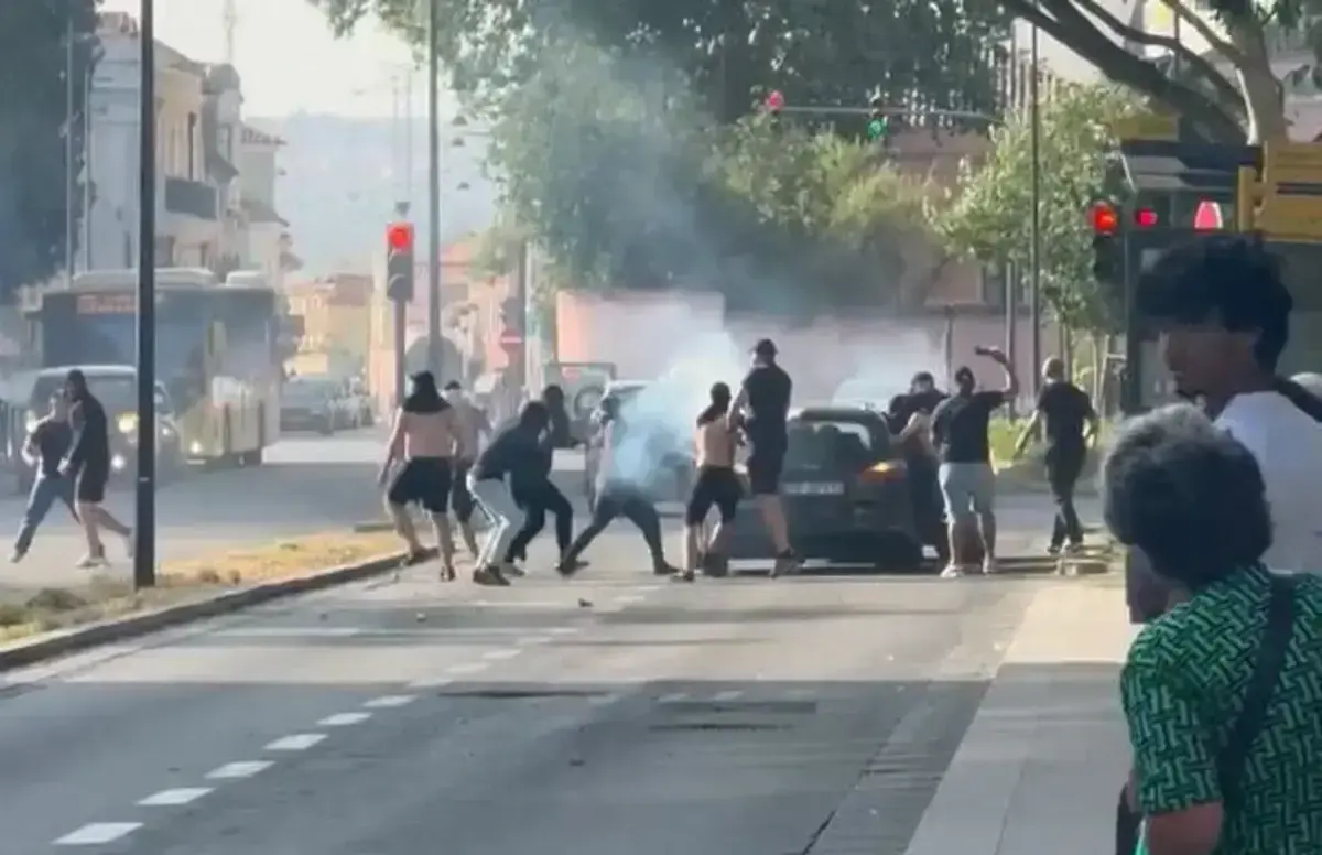 Adeptos do Sporting atearam fogo às viaturas em que seguiam os elementos do clube rival