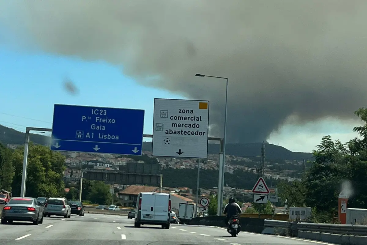 Incêndio visível a partir da VCI, no Porto