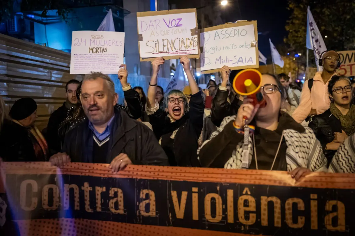 A marcha assinalou o Dia Internacional para a Eliminação da Violência contra as Mulheres