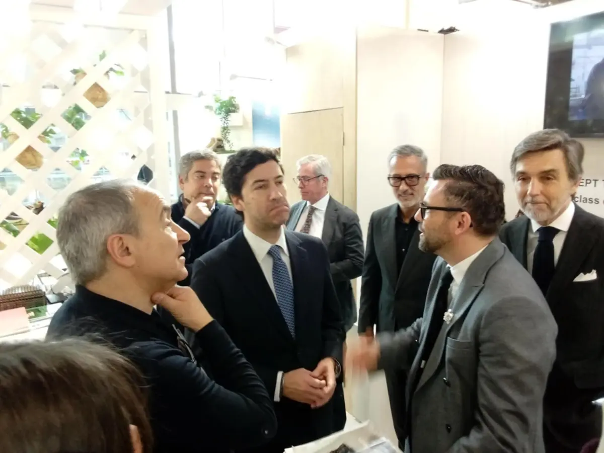 Secretário de Estado da Economia, João Rui Ferreira (ao centro)