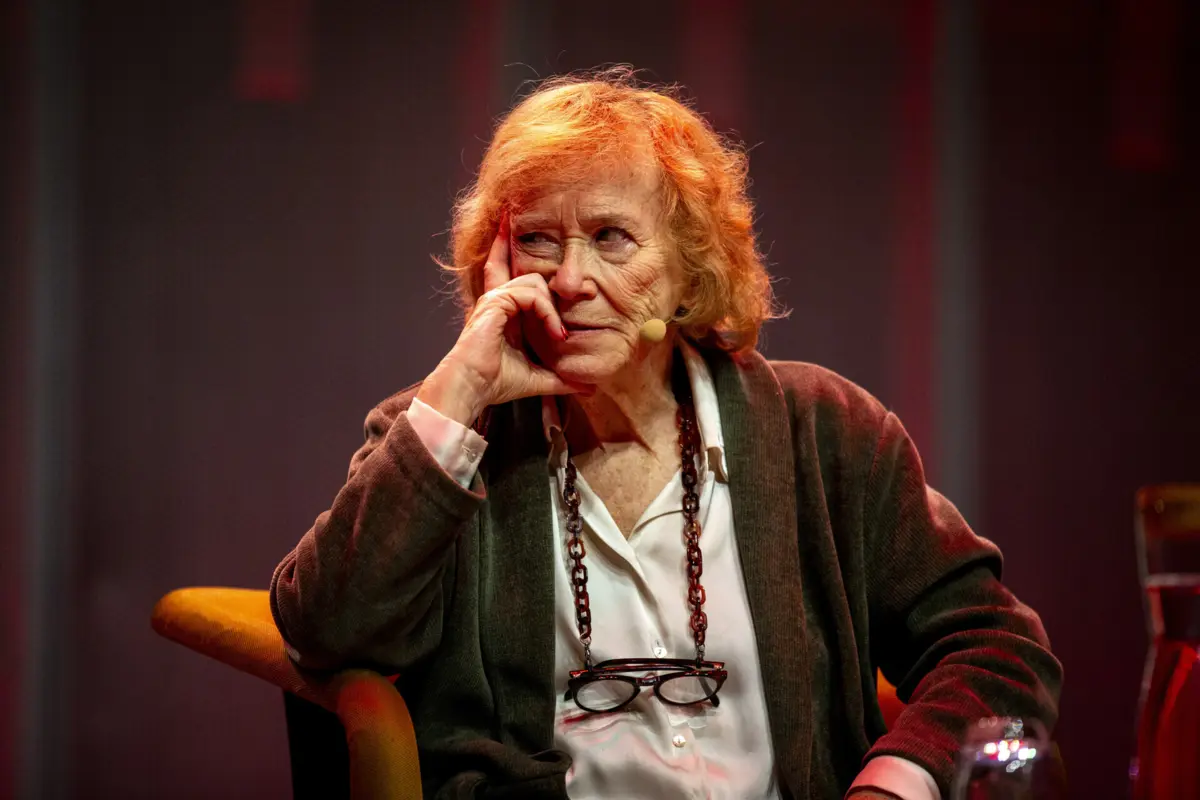 Atriz diz sentir "uma alegria enorme” pelo regresso ao palco onde iniciou a carreira teatral