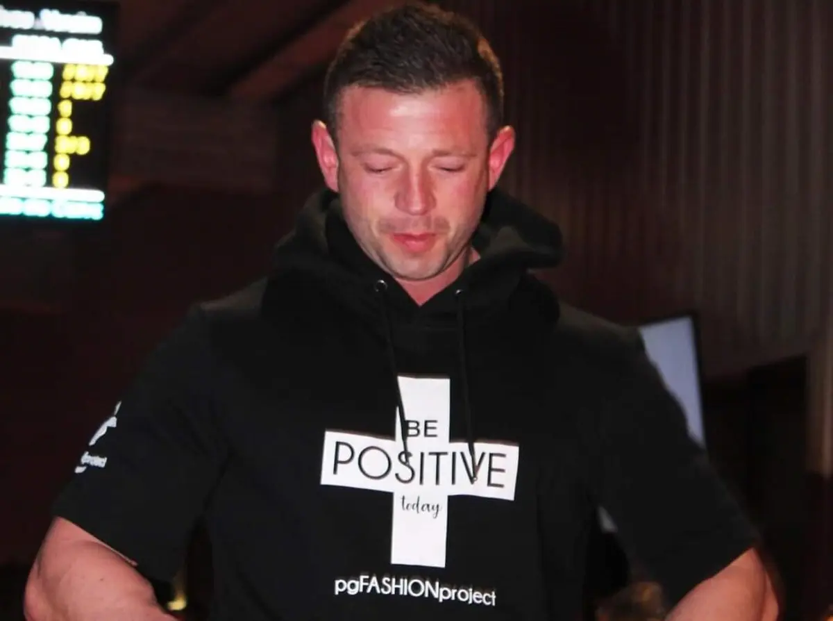 O padre partilhou algumas fotos do desfile sua página oficial de Facebook