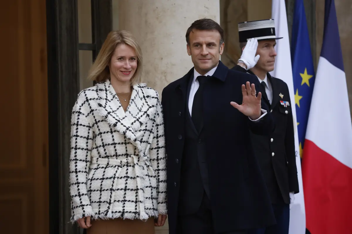 Primeira-ministra da Estónia, Kaja Kallas, e o presidente francês Emmanuel Macron