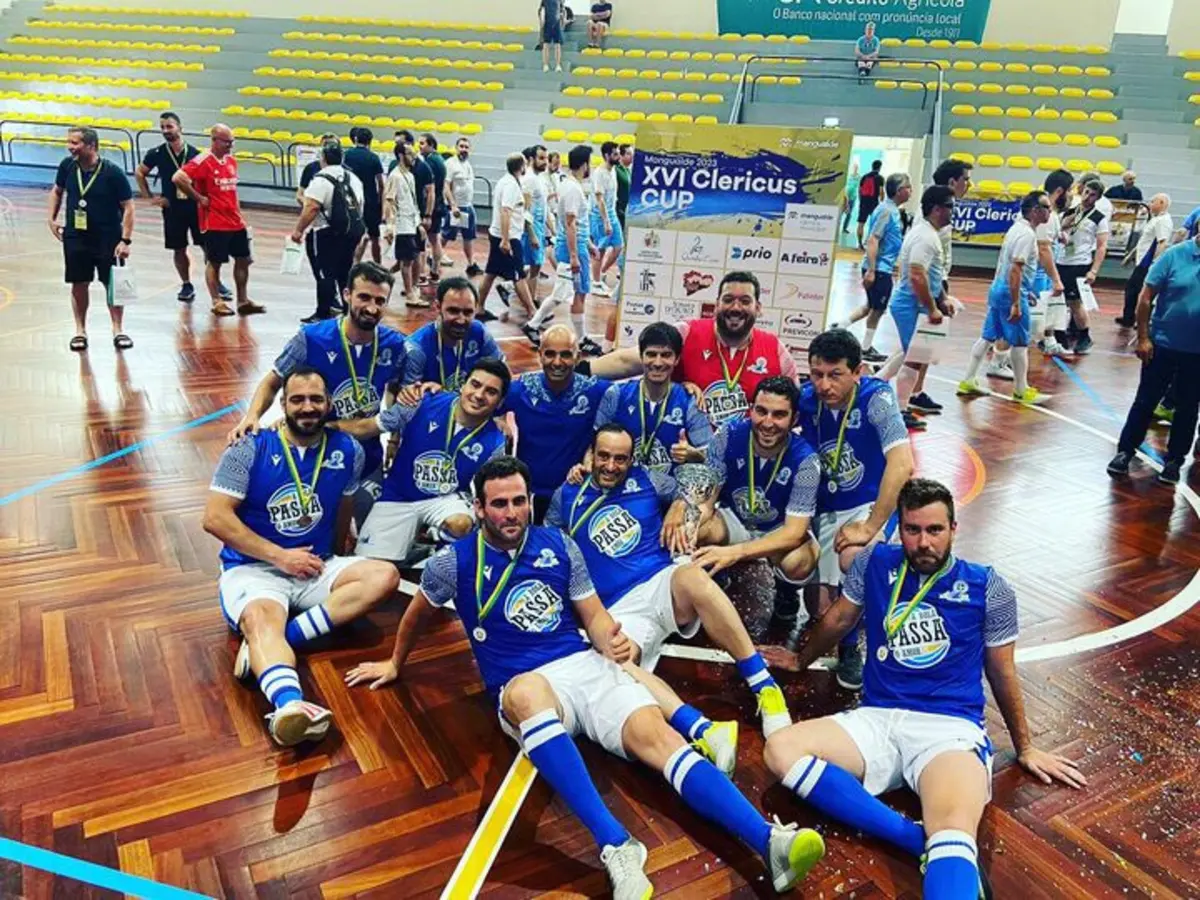 Equipa de Vila Real celebra o triunfo na final