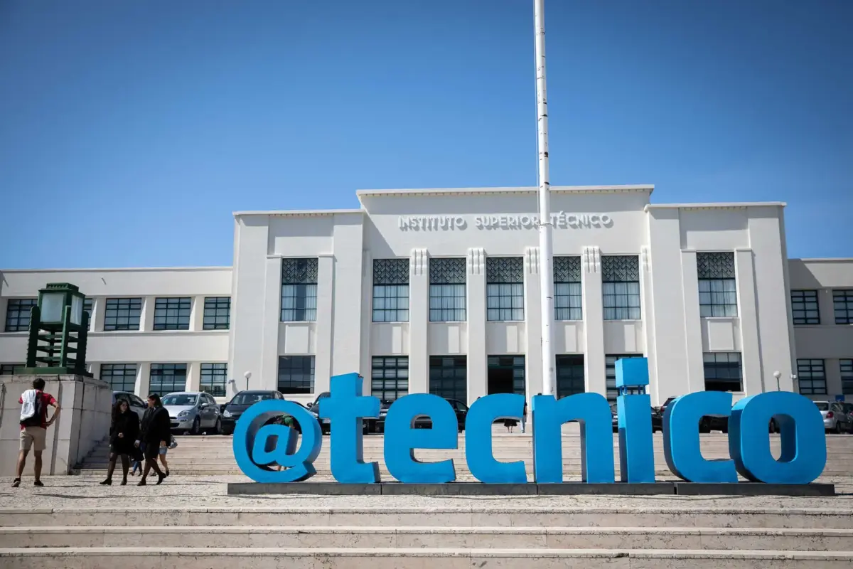 Paulo Martins é acusado de controlar e bloquear as carreiras académicas dos colegas