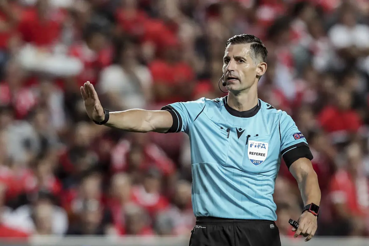 Tasos Sidiropoulos vai apitar o encontro da equipa das quinas diante da Eslováquia