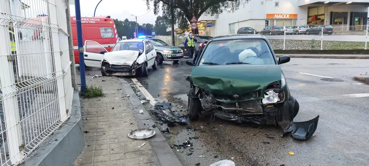 Idoso em estado grave após colisão frontal em Santo Tirso