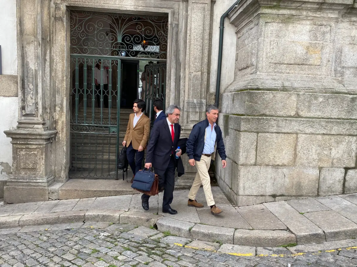 Melchior Moreira acompanhado do seu advogado Francisco Espinhaço