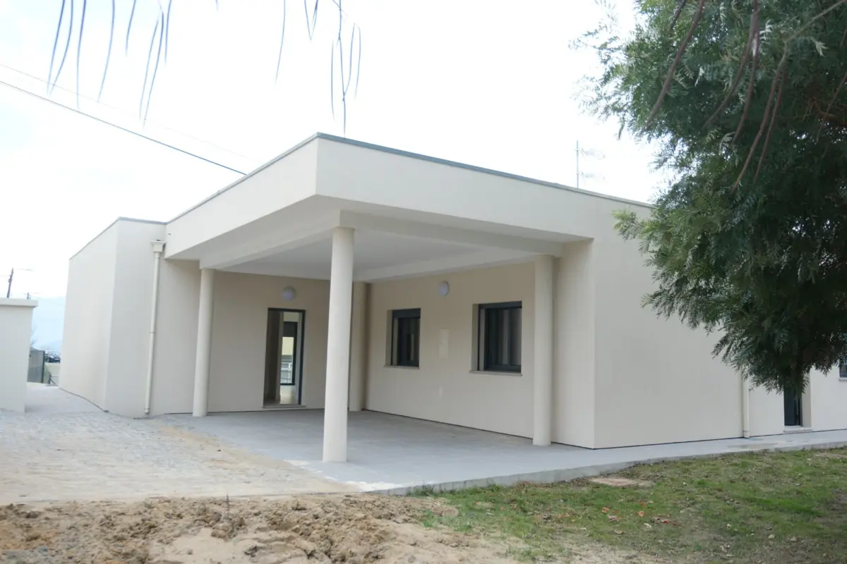 Antigo infantário de S. Lourenço do Douro transformado em várias casas