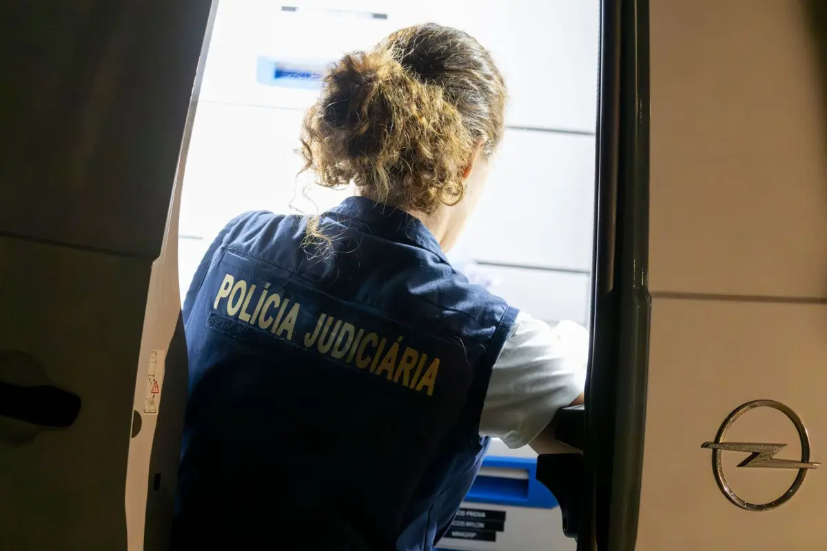 O crime ocorreu na madrugada de quinta-feira, na freguesia de Belas, em Sintra, distrito de Lisboa