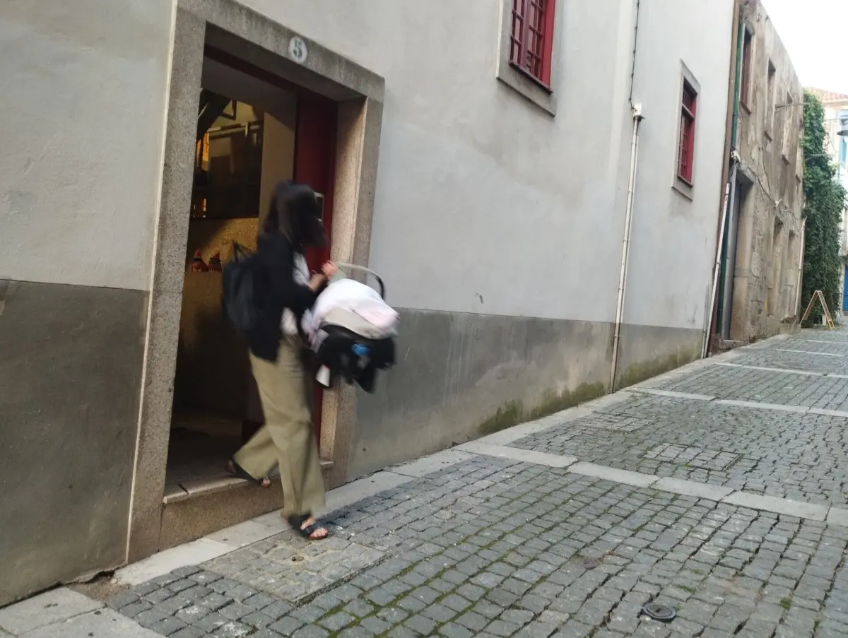 Técnica levou bebé da CPCJ para instituição social.