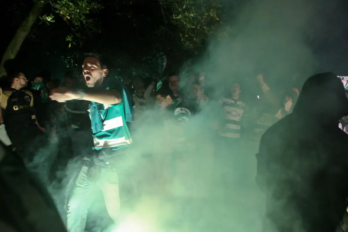 Imagem de contexto do artigo A festa dos adeptos do Sporting na cidade do Porto