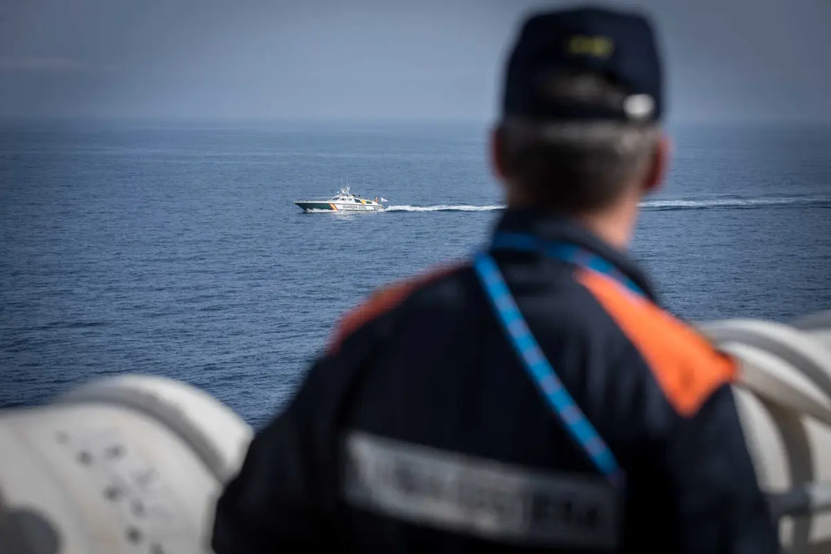 As autoridades localizaram a embarcação suspeita no porto de Almerimar