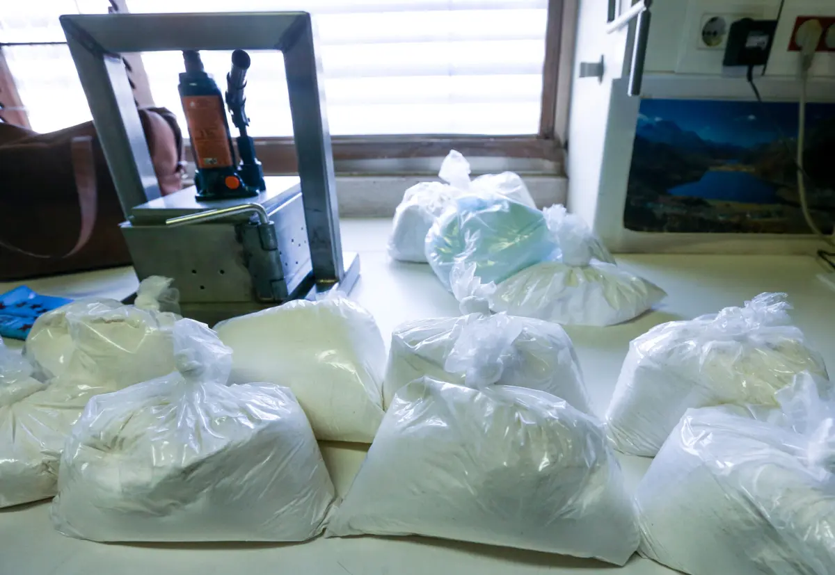 Brasileiro foi detido, juntamente com dois mexicanos, um colombiano e um equatoriano, com mais de 2,6 toneladas de cocaína que transportavam num avião a jato, proveniente do México