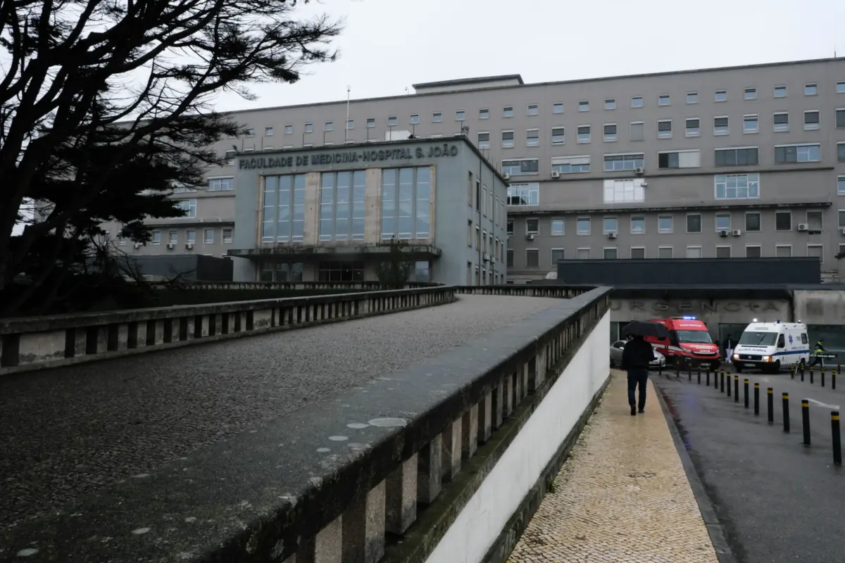 Menino foi submetido a três horas de cirurgia no Hospital de São João, no Porto