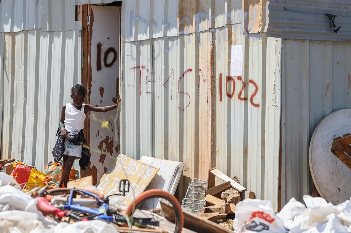 Imagem de contexto do artigo Famílias de bairro de Loures voltaram a dormir ao relento e em tendas