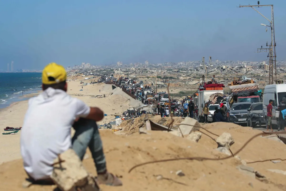 População de Gaza em fuga, mas muitos não têm para onde ir