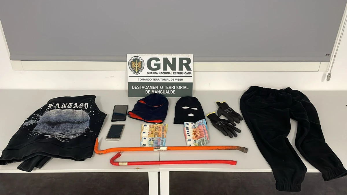 Material apreendido pelos militares