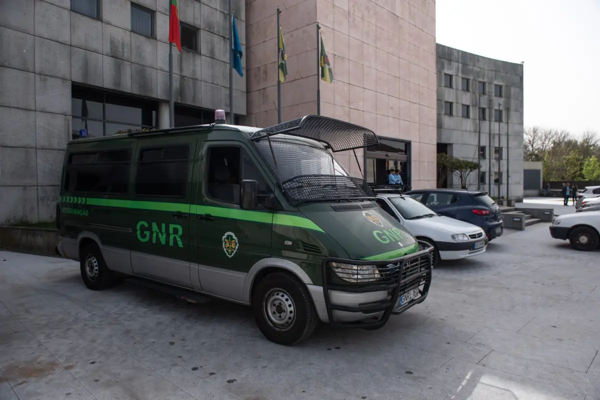 A operação envolve cerca de cem militares da GNR e 19 inspetores da Inspeção-Geral da Agricultura, do Mar, do Ambiente e do Ordenamento do Território